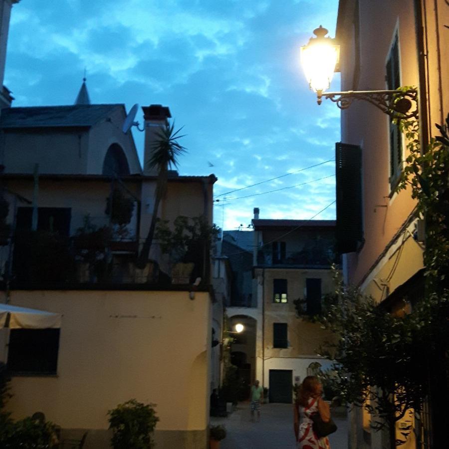 Mae Albenga Suites Exterior photo